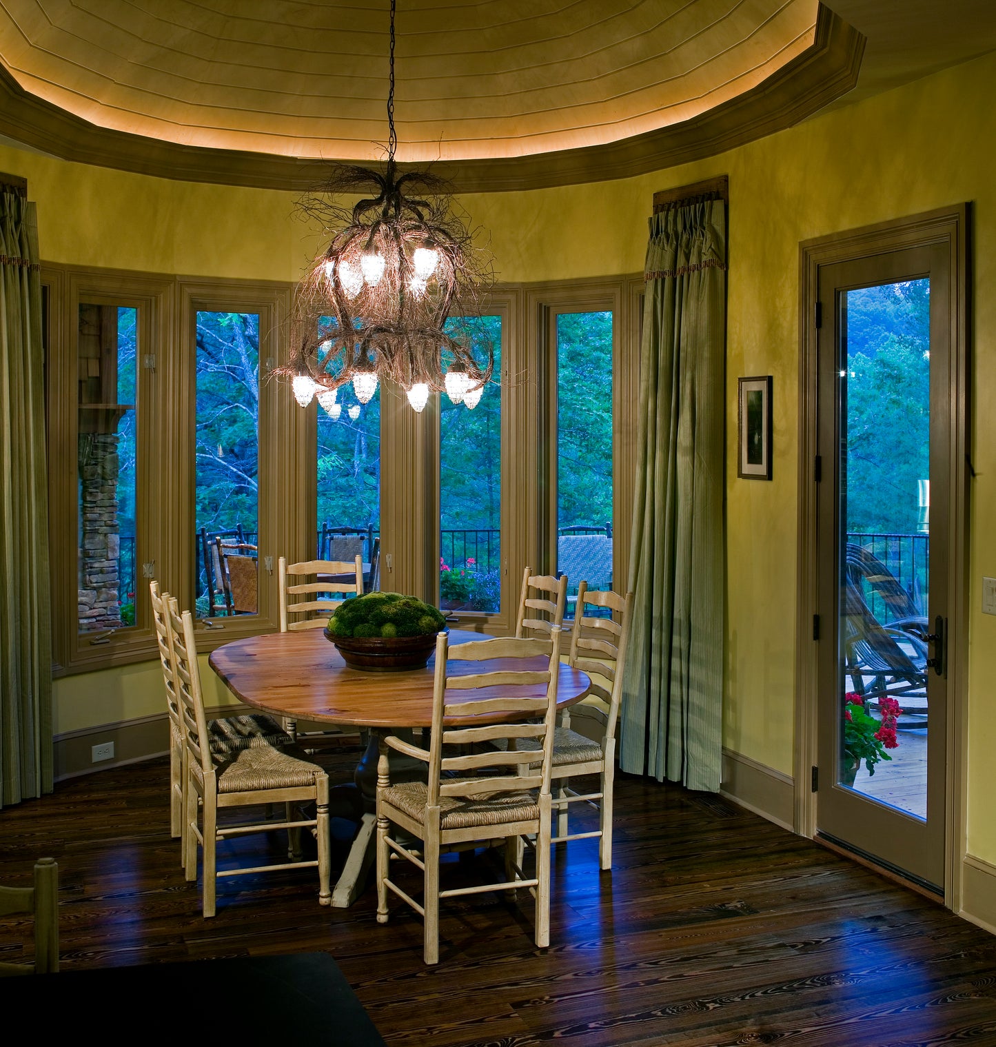 Lake Breeze Cottage